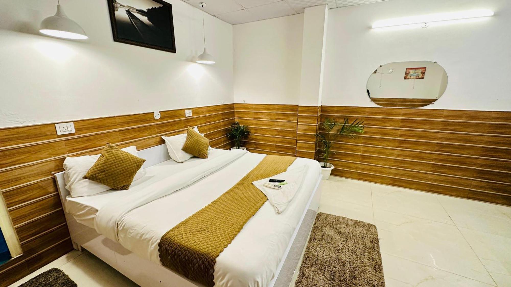 Dr White House - Noida Sector 18 Exterior foto